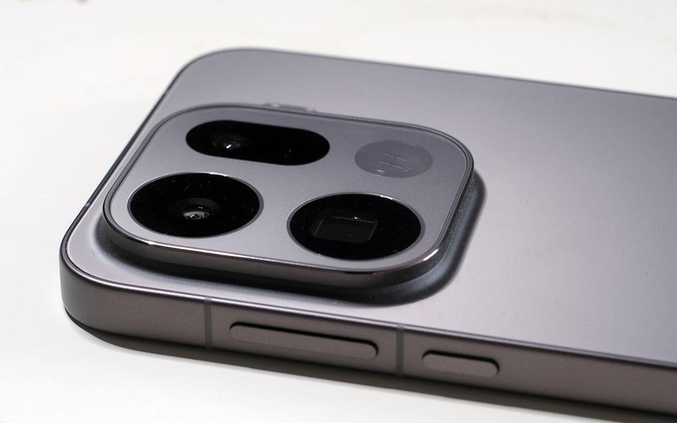 OPPO FInd X9 Pro camera.