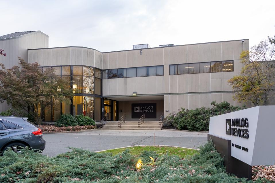 Analog Devices office building at 831 Woburn St in Wilmington, Massachusetts, USA