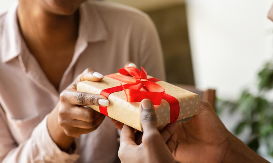 Shopping early results in better gifts and less emissions