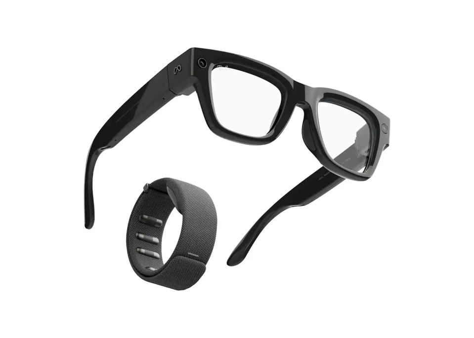 Form Smart Swim Goggles Take a Heads-Up Display Under Water