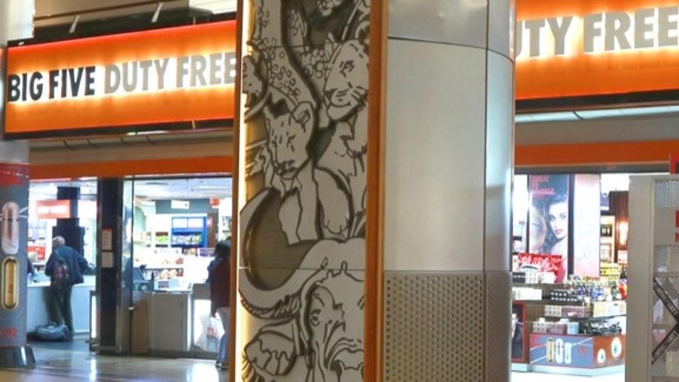 दक्षिण अफ़्रीकी हवाई अड्डे पर बिग फाइव ड्यूटी फ्री दुकान