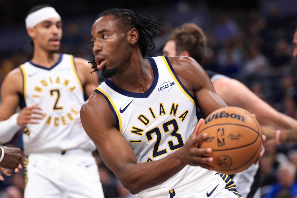 सैन एंटोनियो स्पर्स बनाम इंडियाना पेसर्स