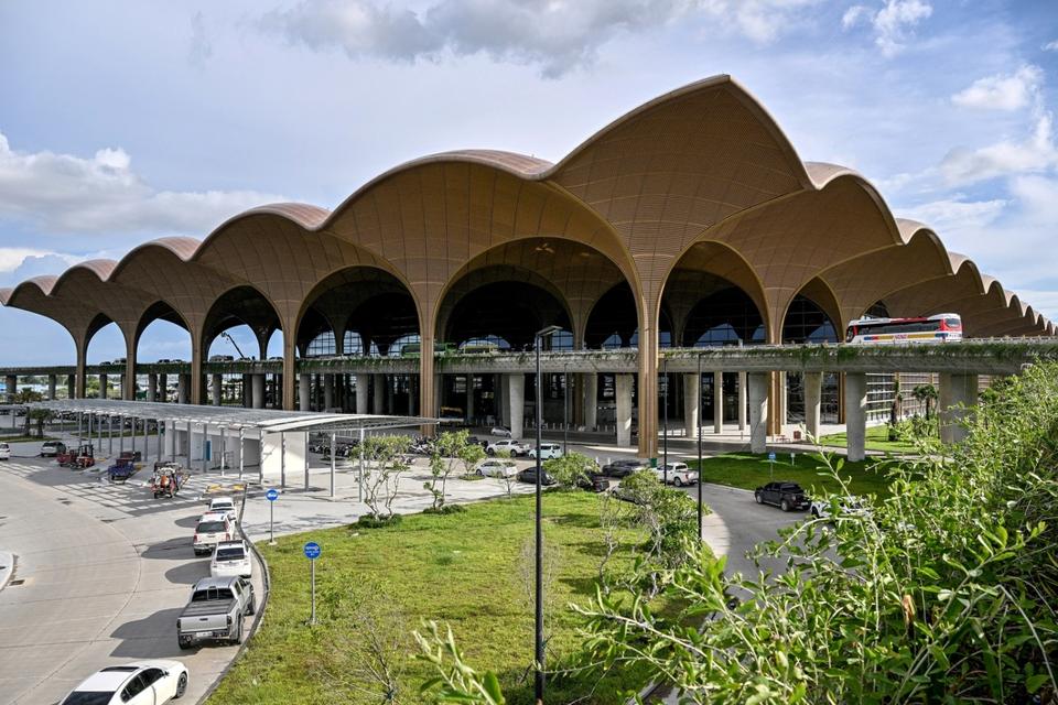 Cambodia Opens Techo International Airport