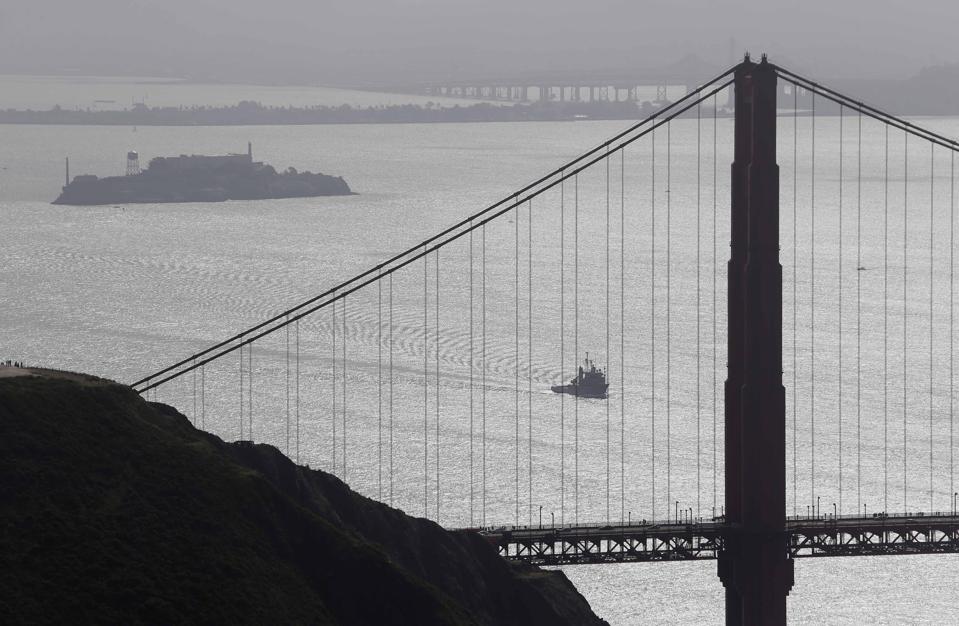 USNS Navajo nears the Golden Gate Bridge
