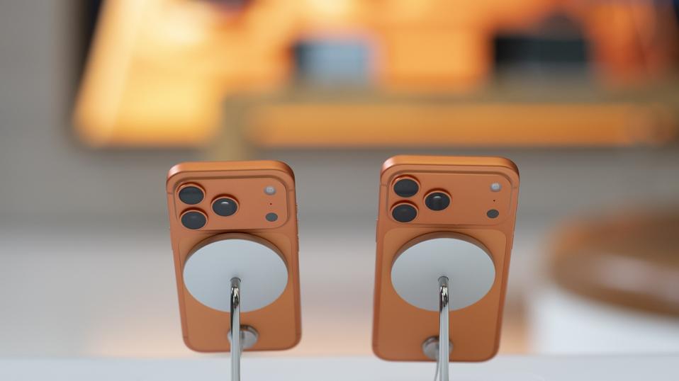 Apple Store New iPhone 17 Goes On Sale In London