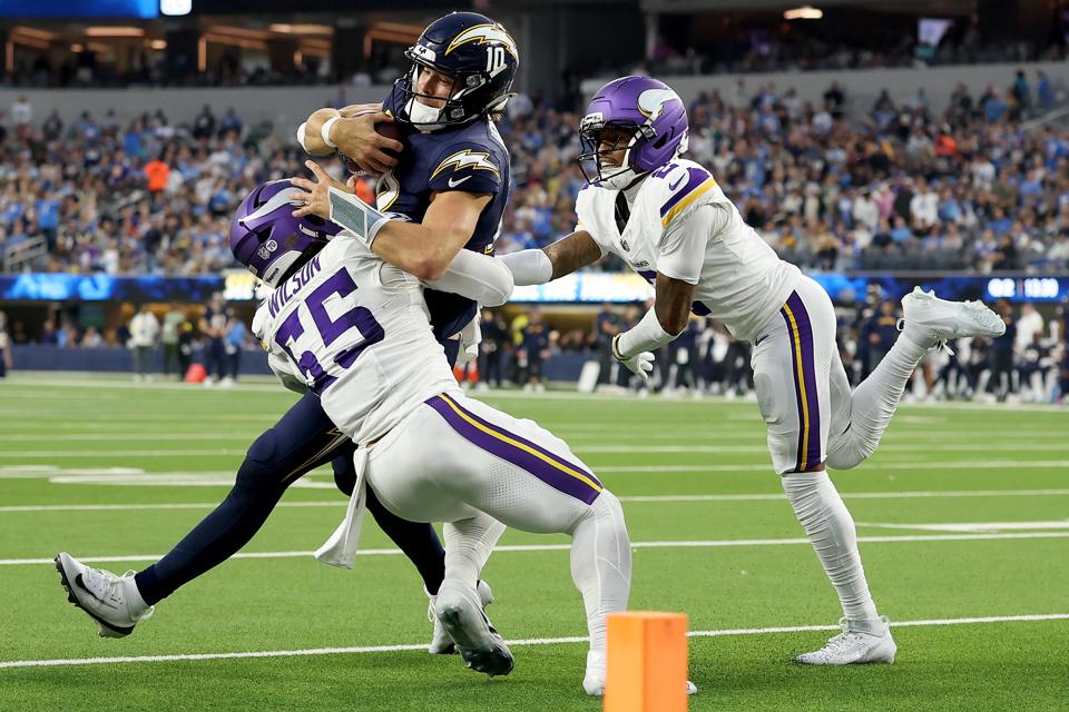Minnesota Vikings v Los Angeles Chargers