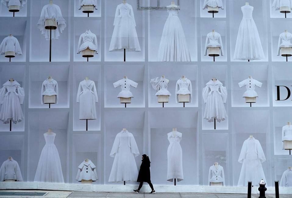 TOPSHOT-US-RETAIL-LUXURY-HOLIDAY