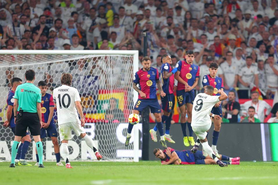 FC Barcelona v Real Madrid - Copa del Rey Final