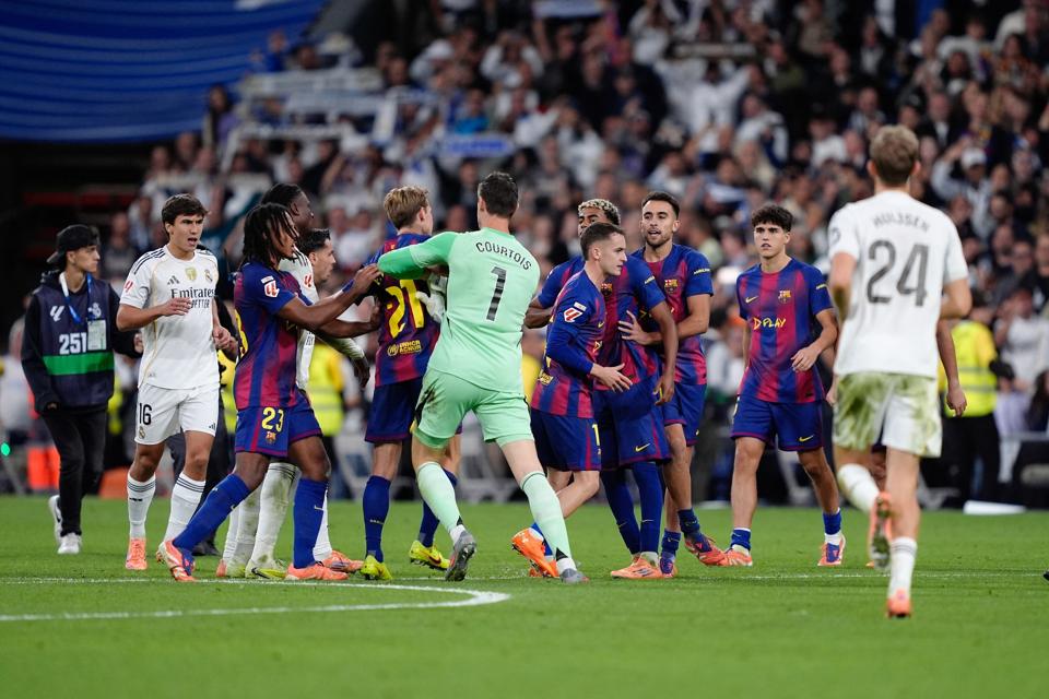 Real Madrid beat FC Barcelona 2-1 in El Clasico.
