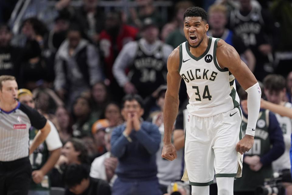 न्यूयॉर्क निक्स बनाम मिल्वौकी बक्स