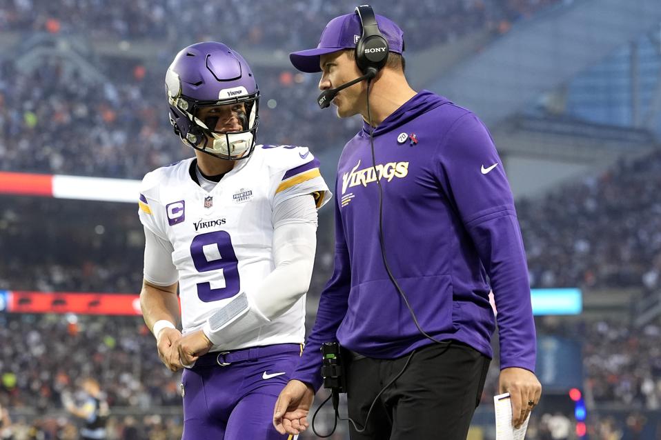 Lions Seek NFC North Lead, Vikings Aim to End Losing Streak in Key NFL Clash