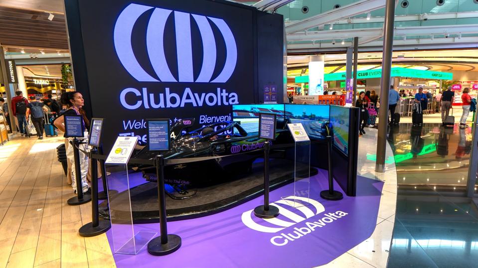 एक हवाई अड्डे पर क्लब अवोल्टा फॉर्मूला 1 सिम्युलेटर