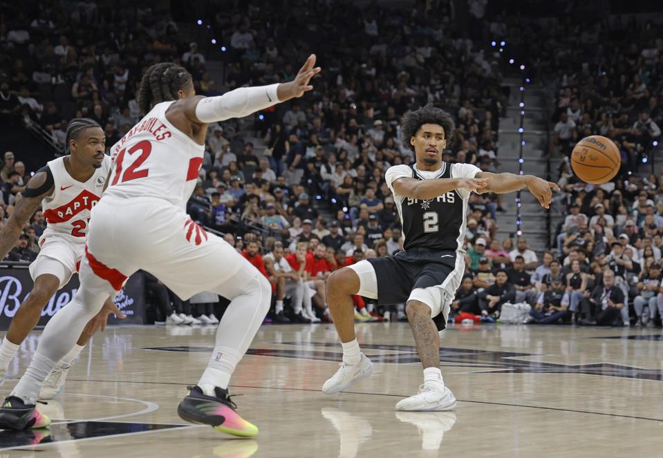 टोरंटो रैप्टर्स बनाम सैन एंटोनियो स्पर्स