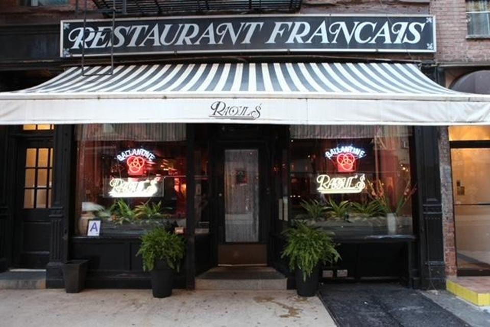 Why Raoul’s In SoHo Serves Only 12 Burgers At The Bar