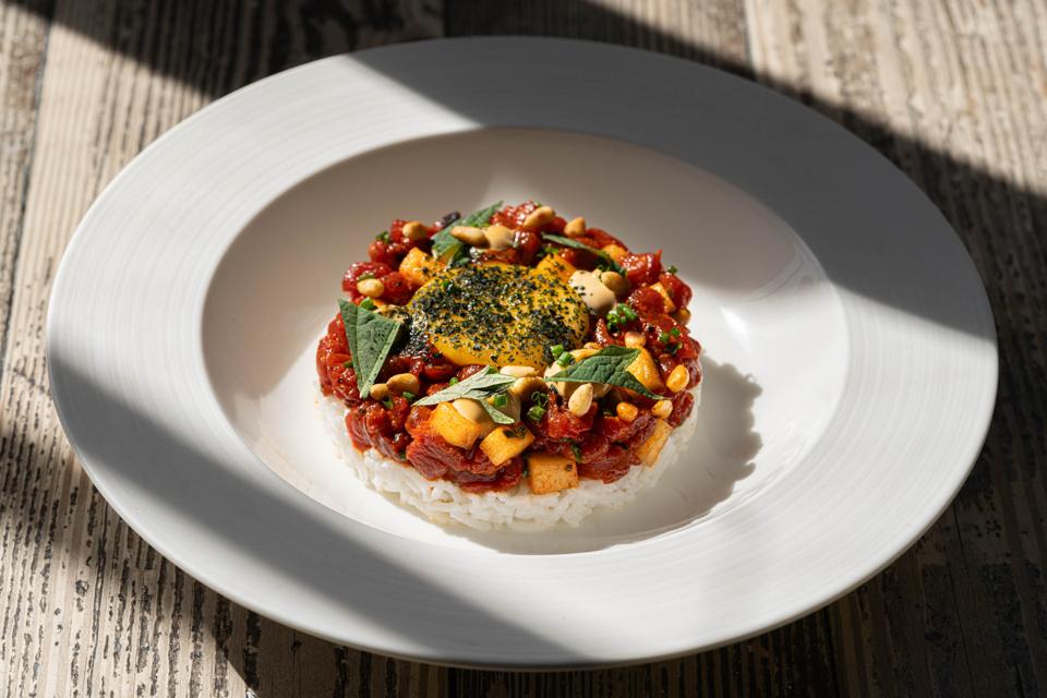 OuiMadame_Dish_BeefTartare_CloseUp_Sep2025