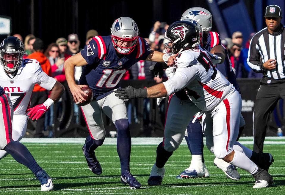Patriots 24, Falcons 23: New England holds off late charge to win sixth straight