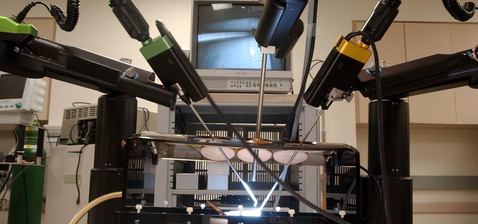 Robot Melakukan Operasi di Rumah Sakit New York