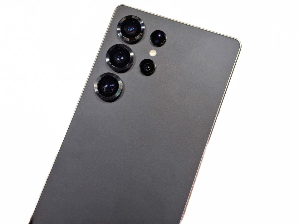 Two top leakers disagree on the Galaxy S26 Ultra’s camera. 