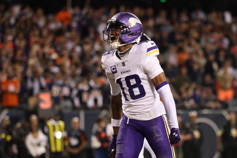 Minnesota Vikings v Chicago Bears - NFL 2025