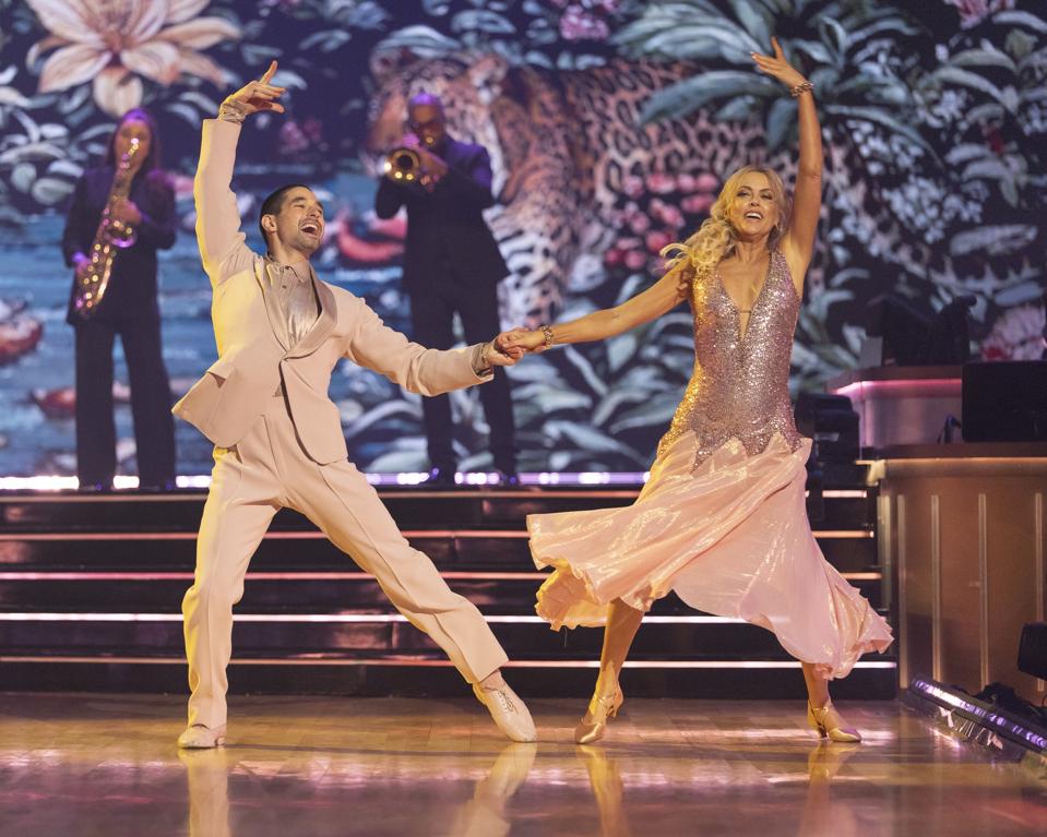 ALAN BERSTEN, ELAINE HENDRIX