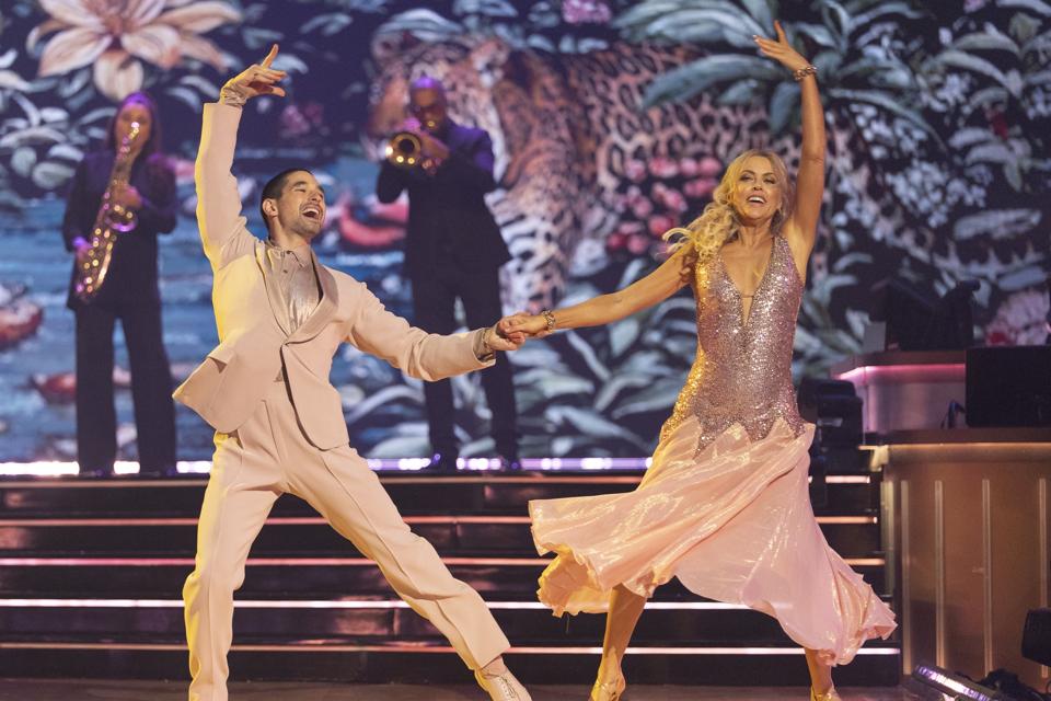 ALAN BERSTEN, ELAINE HENDRIX