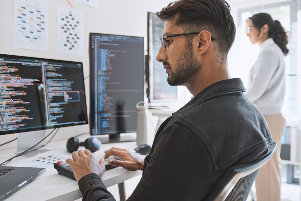 Menggali Jawaban AI Lebih Dalam dengan Teknik Hermeneutic Prompt