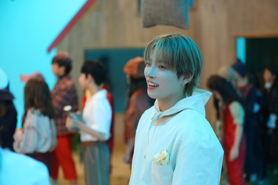 ATEEZ Hongjoong 'Petit Coussin'