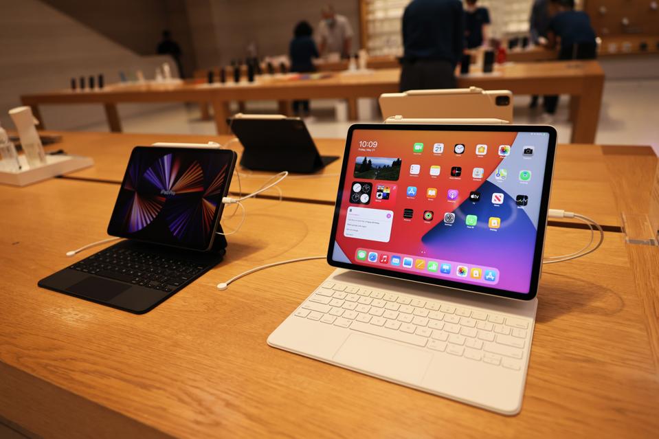 Apple Displays New Products At 5th Ave Store In New York City