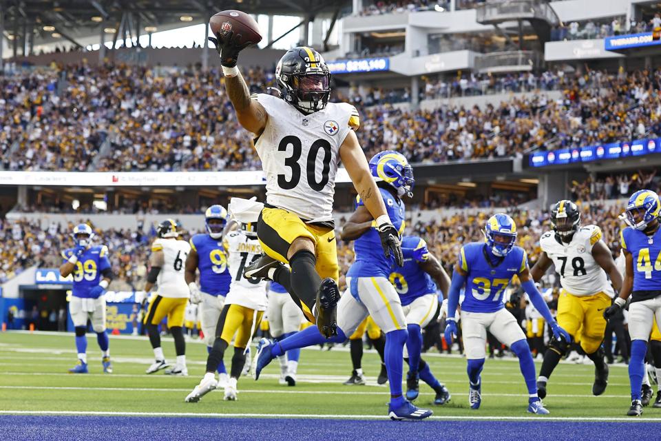 Pittsburgh Steelers v Los Angeles Rams