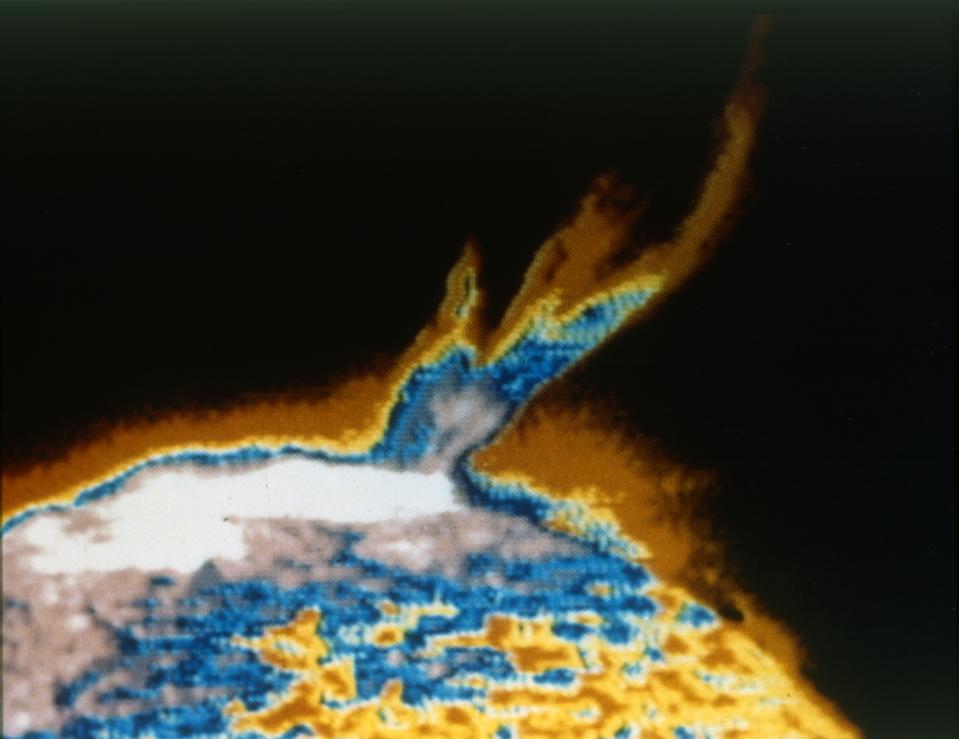 Flare Matahari Kuat Picu Fenomena Langka Ground Level Event di Bumi