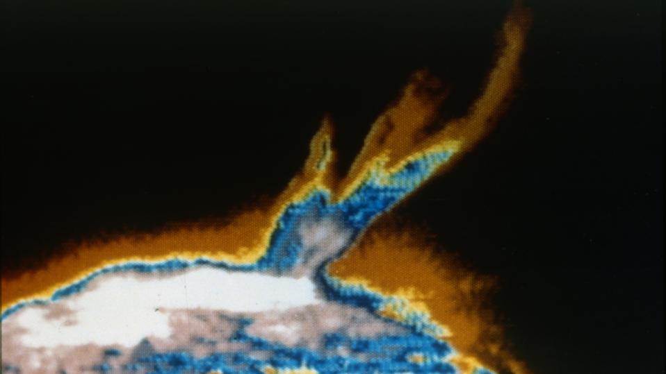 Flare Matahari Kuat Picu Fenomena Langka Ground Level Event di Bumi