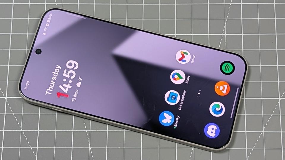 OnePlus 15 Rilis dengan Inovasi Teknologi dan Baterai Super Tahan Lama