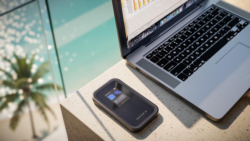 Solusi Aman Berinternet dengan Hotspot 5G Nighthawk M7 dari Netgear