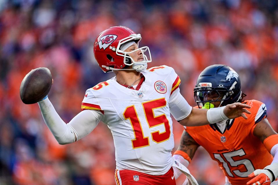 NFL: NOV 16 Chiefs at Broncos
