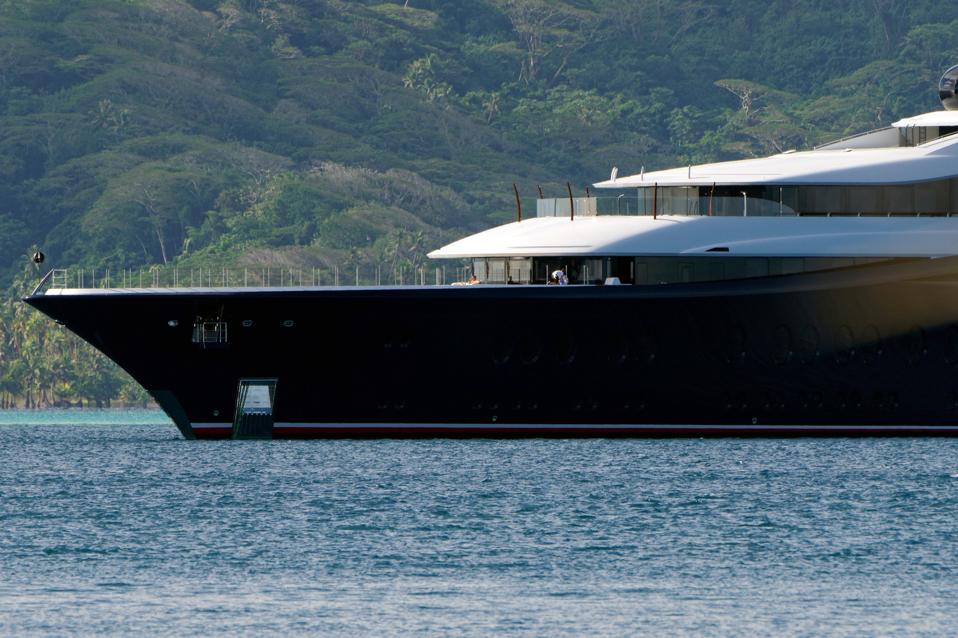 Marc Zuckerberg's Yacht Seen In French Polynesia