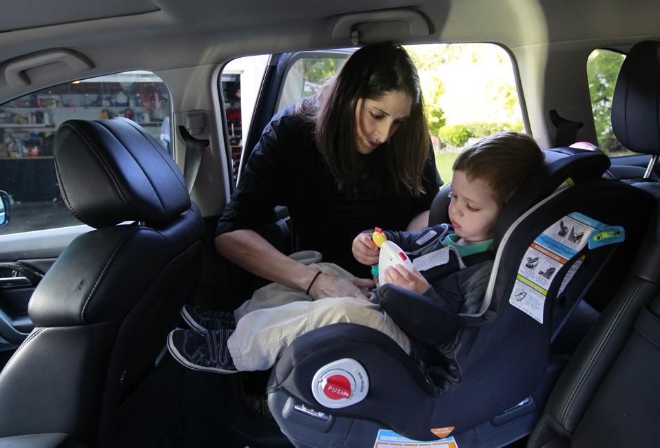 Teknologi Virtual dan Pengujian Ungkap Rahasia Keselamatan Kursi Anak di Mobil