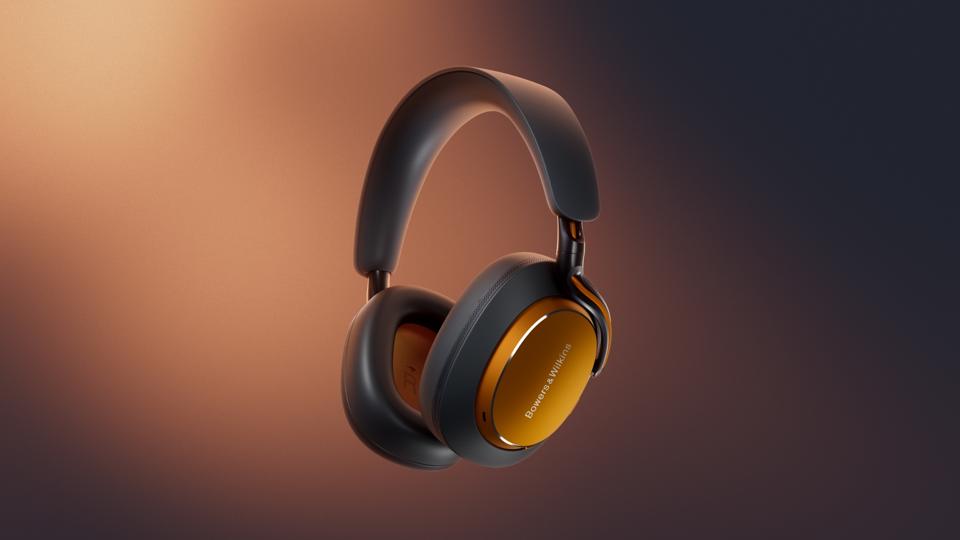 McLaren And Bowers & Wilkins Innovate Signature Headphone Style For F1