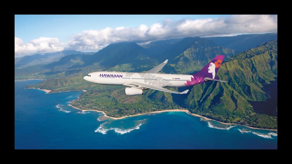 Hawaiian Airlines plan flying over Hawaiian islands