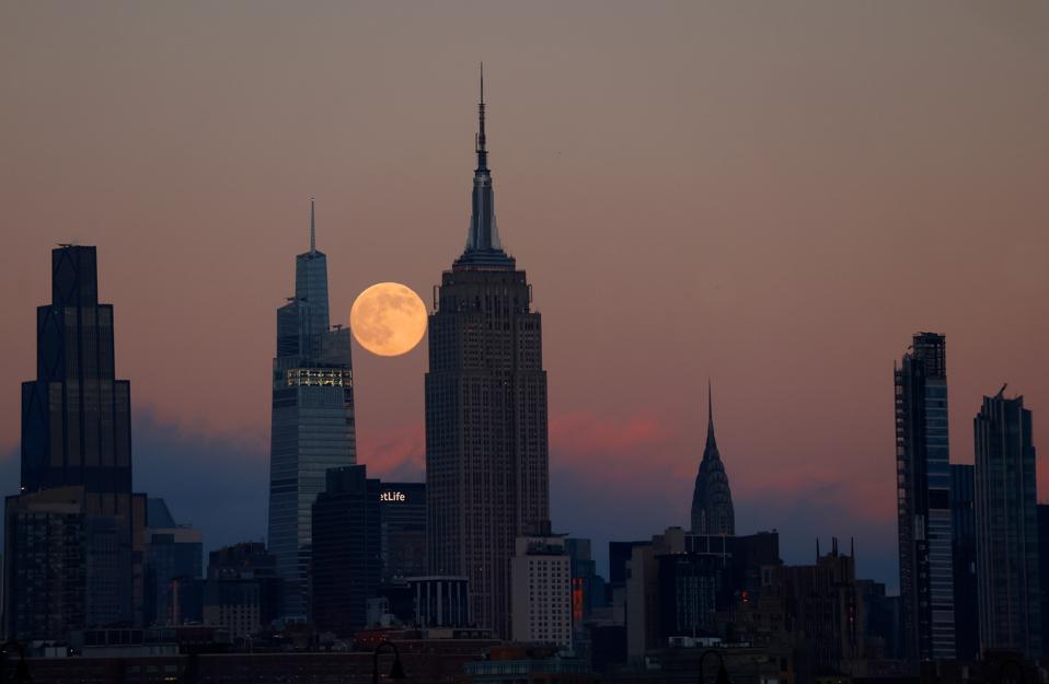 Fenomena Cold Moon 2025: Bulan Purnama Tertinggi dan Supermoon Terang di Belahan Bumi Utara