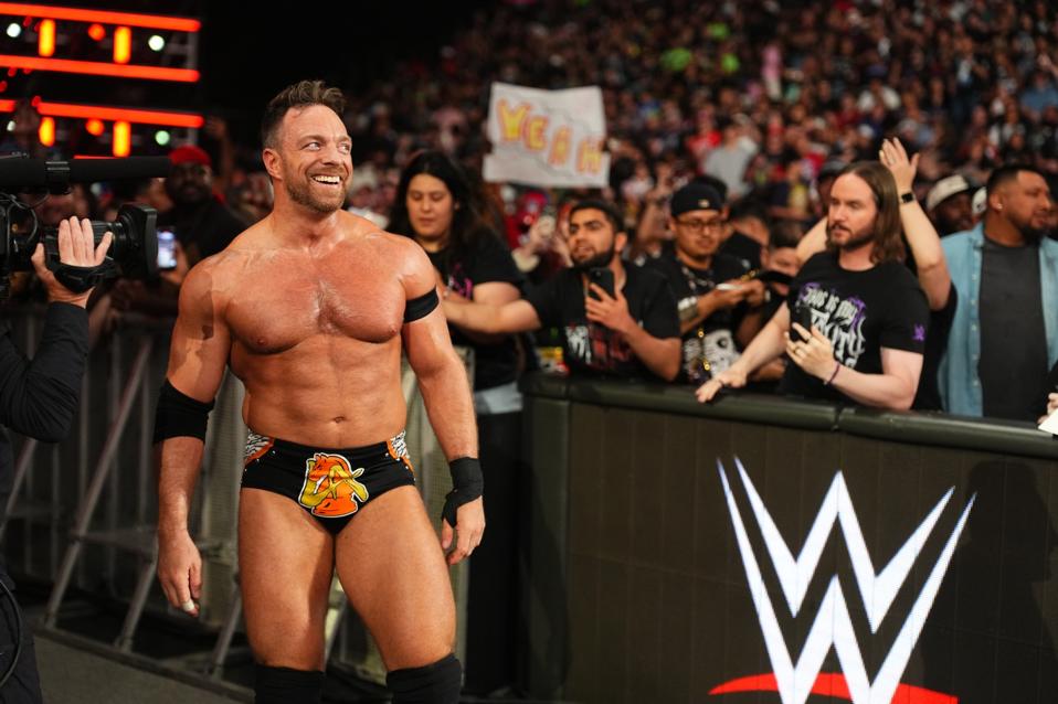 LA Knight vs Gunther, Pertandingan Penentu Lawan John Cena di WWE SmackDown 2025