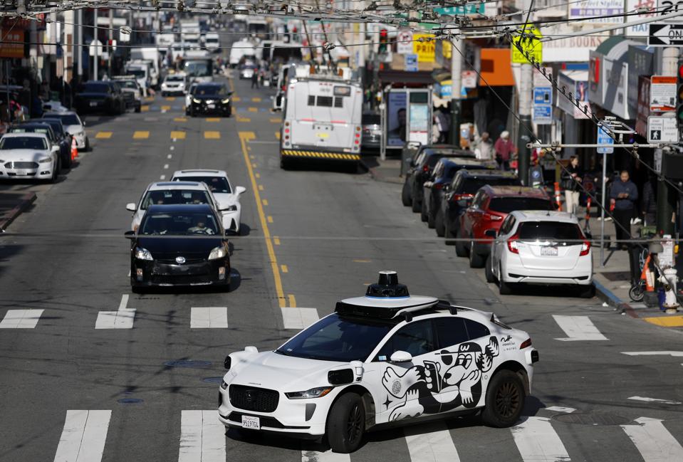 Robotaxis Waymo dan Aturan Bus Sekolah: Siapkah Kita Mengubah Hukum?