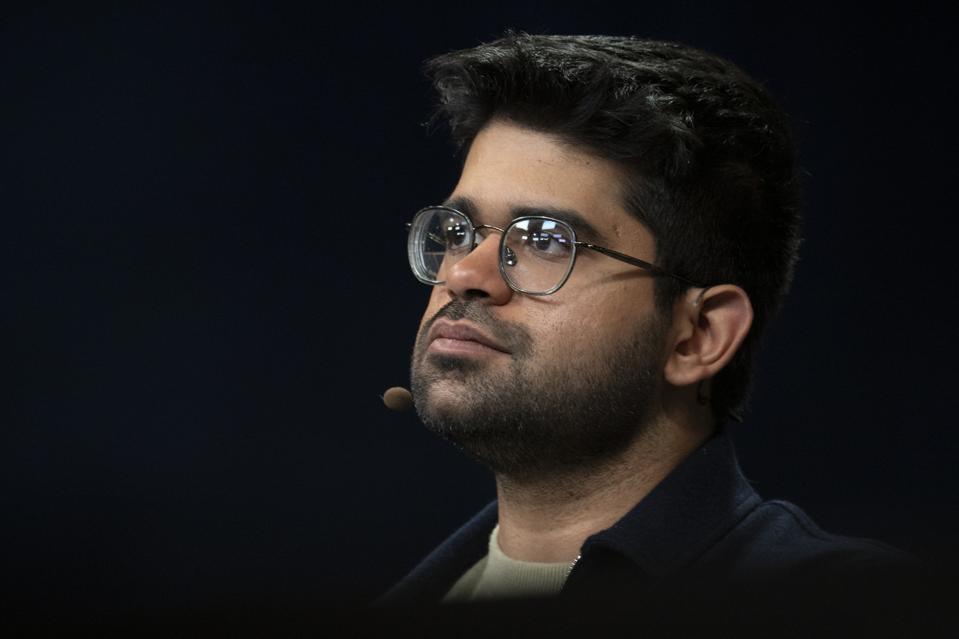 Kolaborasi dan Tantangan AI di Dunia Hiburan dan Teknologi Wearables