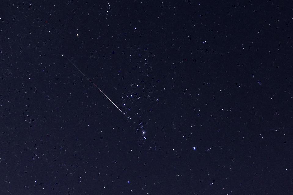 Keajaiban Hujan Meteor Geminid: Dari Asteroid 3200 Phaethon ke Langit Malam
