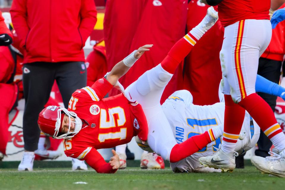 Chiefs Star Patrick Mahomes Injures Left Knee In Devastating Loss