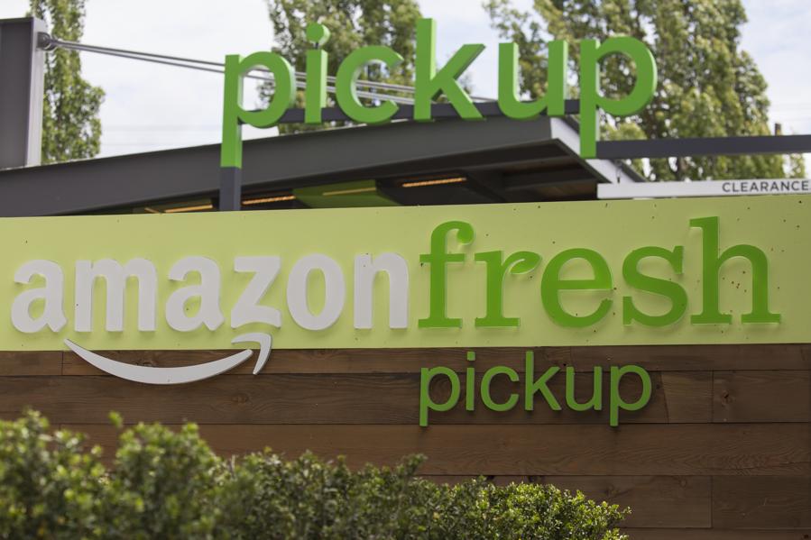 Amazon Turns The Tables On Walmart, Here's What The Longs Should Expect For Monday
