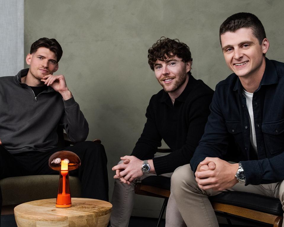 YBPHOTO- FANVUE BUSINESS-1