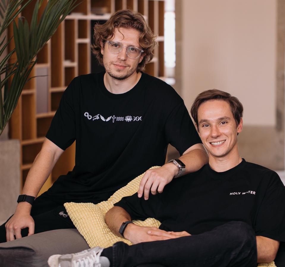 Holywater Kembangkan Streaming Vertikal Berbasis AI dengan Pendanaan Rp 367.40 miliar ($22 Juta)