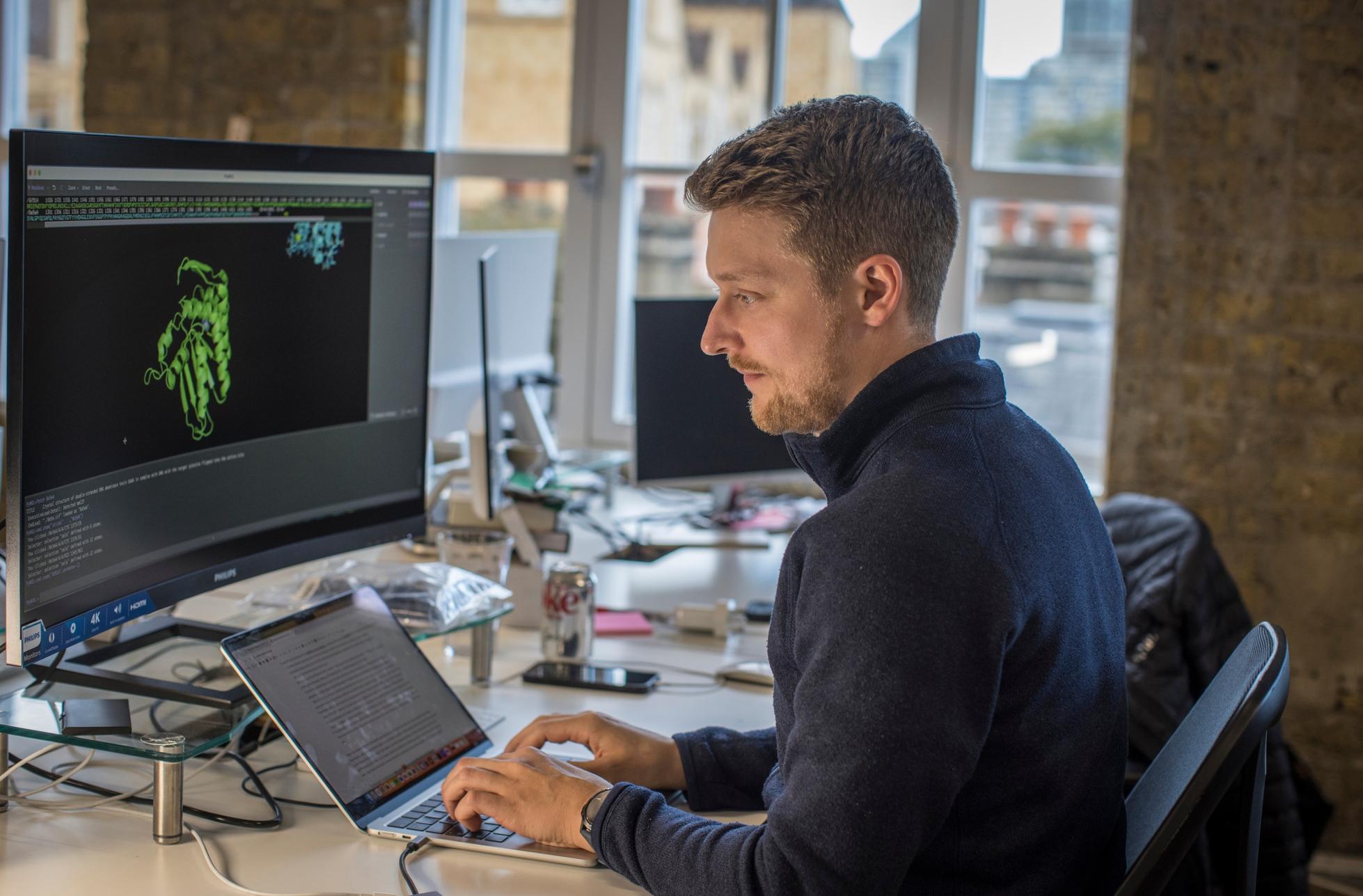 Teknologi AI dan Kuantum Memimpin Perang Melawan Mikroba Super dan Tantangan Bisnis