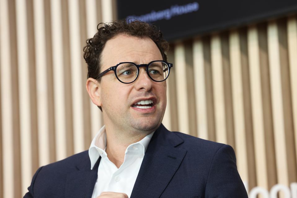 Dilema Penjualan Chip AI ke China: Keamanan Nasional vs. Dominasi Teknologi AS