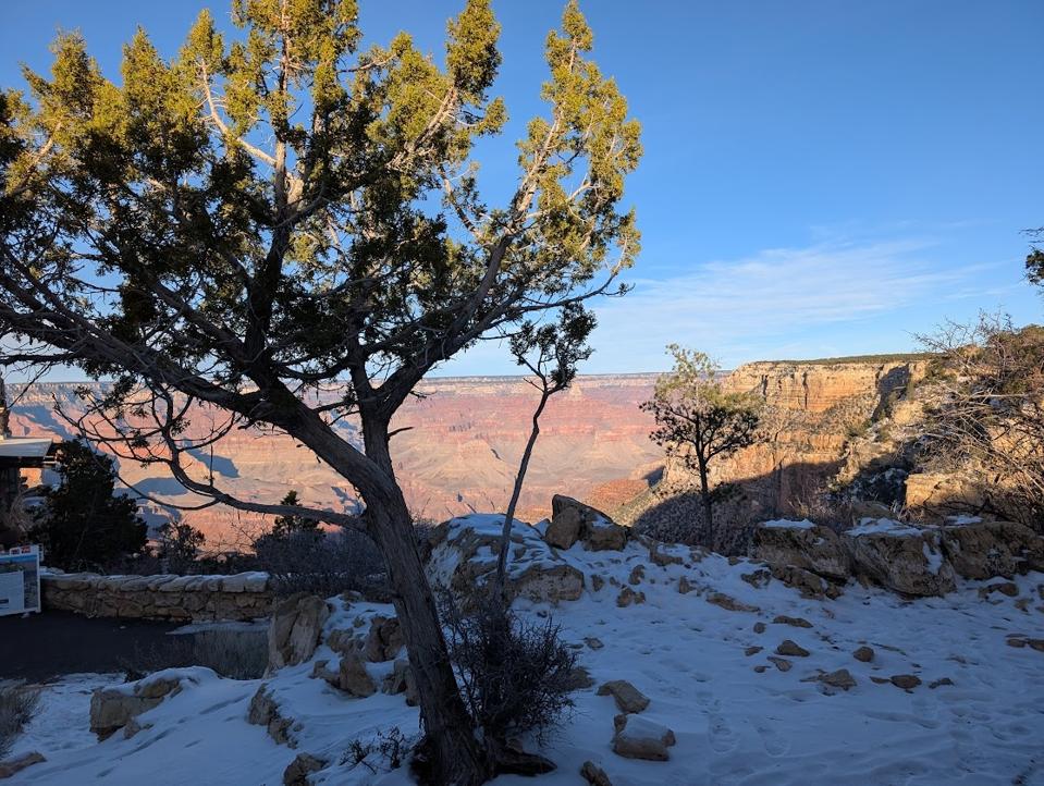 Kenapa Mengisi Daya Mobil Listrik di Hotel Kini Lebih Mahal dan Sulit